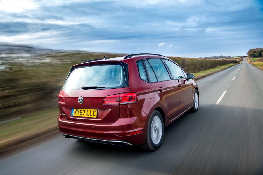  Volkswagen Golf SV SE 2018 года  (UK) (фото 16 из 28)